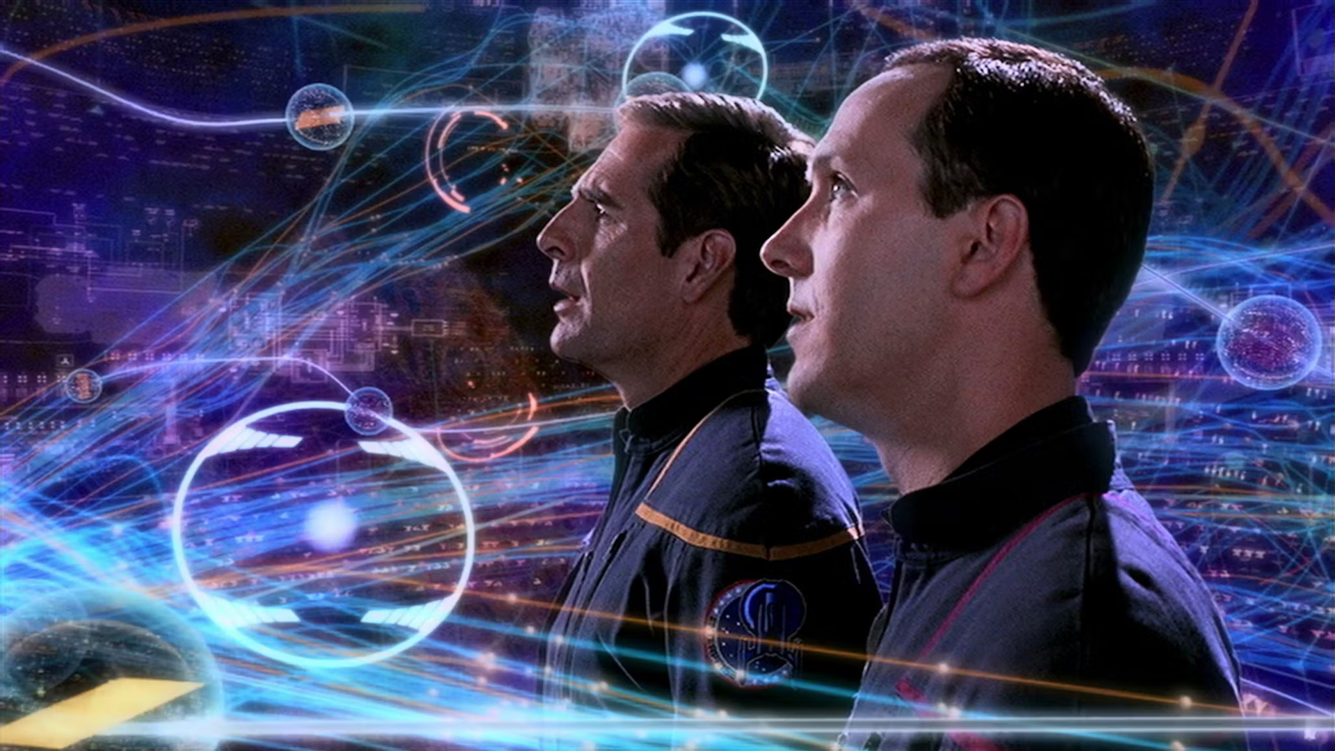 مامور دنیلز با بازی مت وینستون در کنار کاپیتان آرچر در Star Trek: Enterprise.