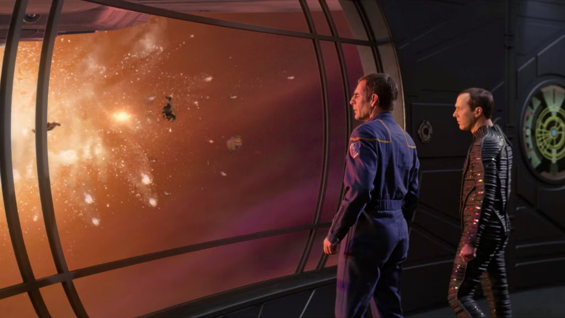 مامور دنیلز با بازی مت وینستون در کنار کاپیتان آرچر در Star Trek: Enterprise.